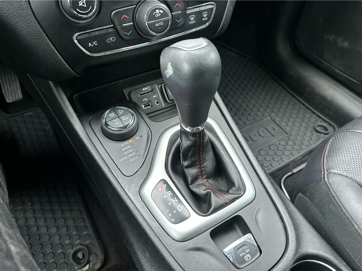 2018 Jeep Cherokee - Photo 17