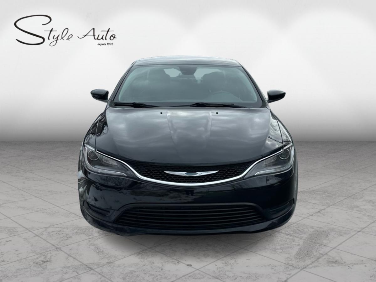 2015 Chrysler 200 - Photo 2