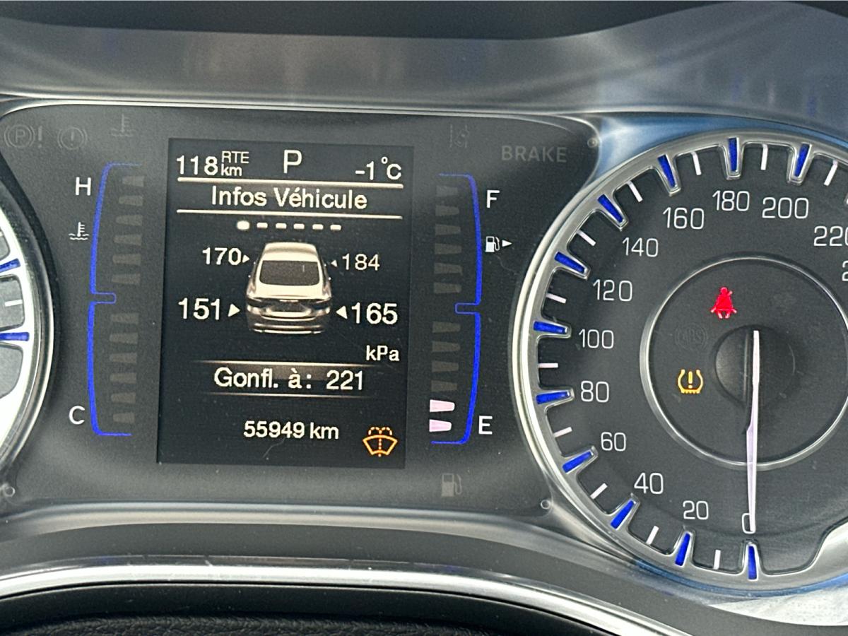 2015 Chrysler 200 - Photo 8