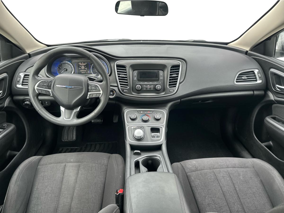 2015 Chrysler 200 - Photo 11