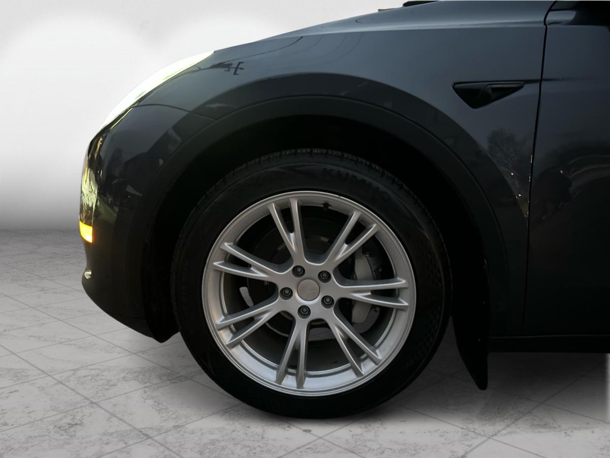 2023 Tesla Model Y - Photo 9