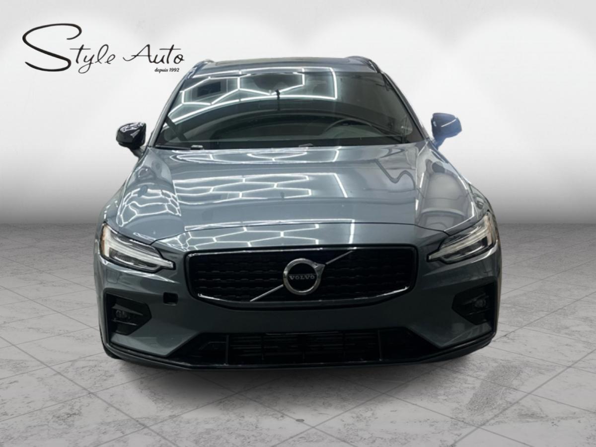 2022 Volvo V60 - Photo 2