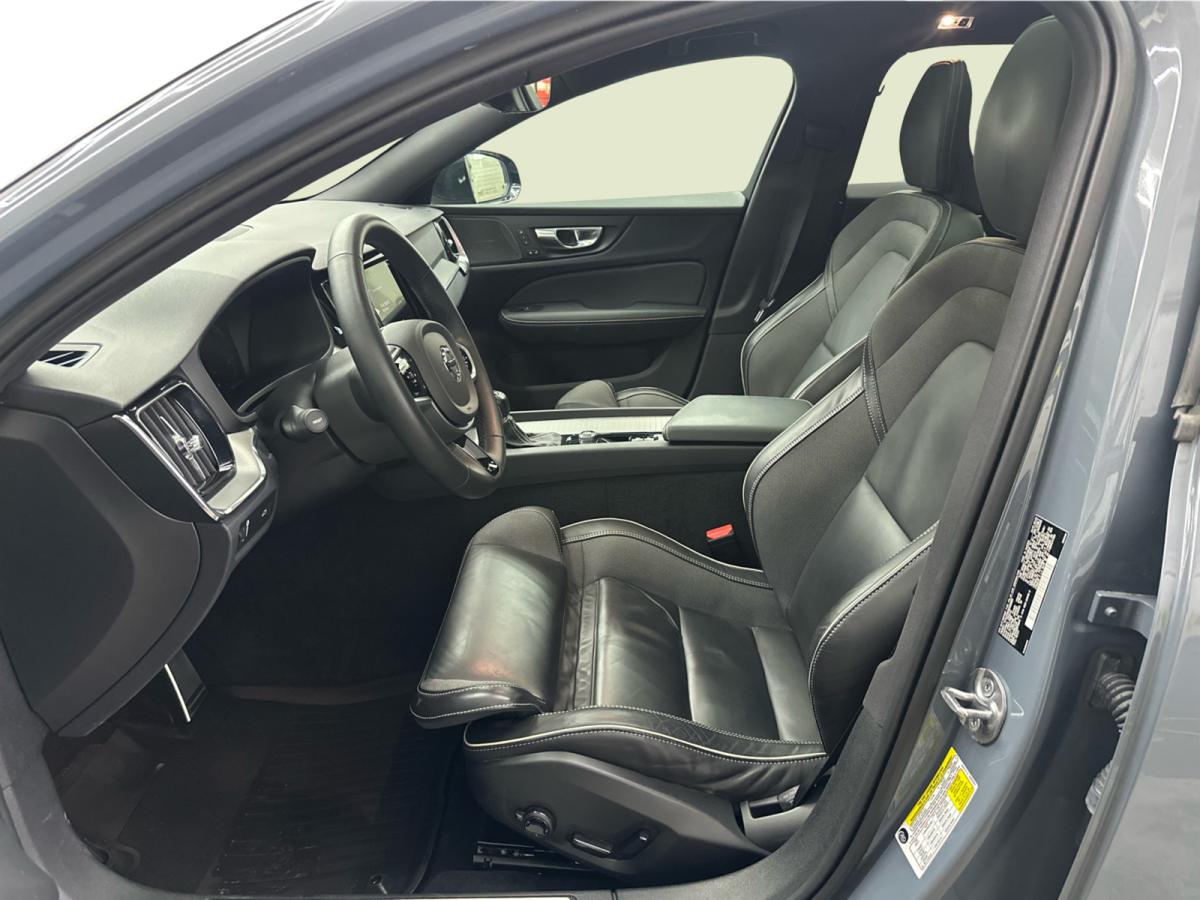 2022 Volvo V60 - Photo 10