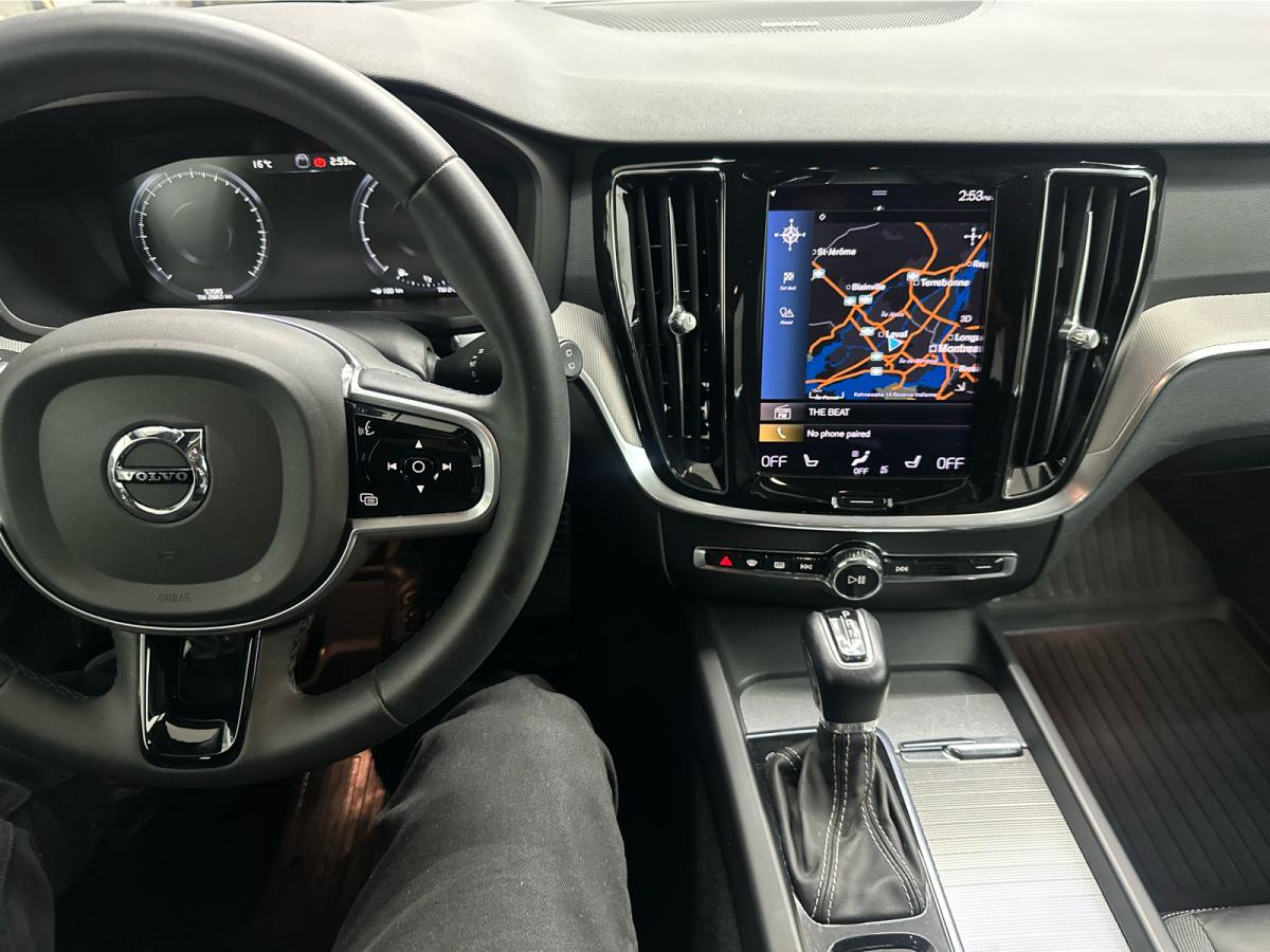2022 Volvo V60 - Photo 14